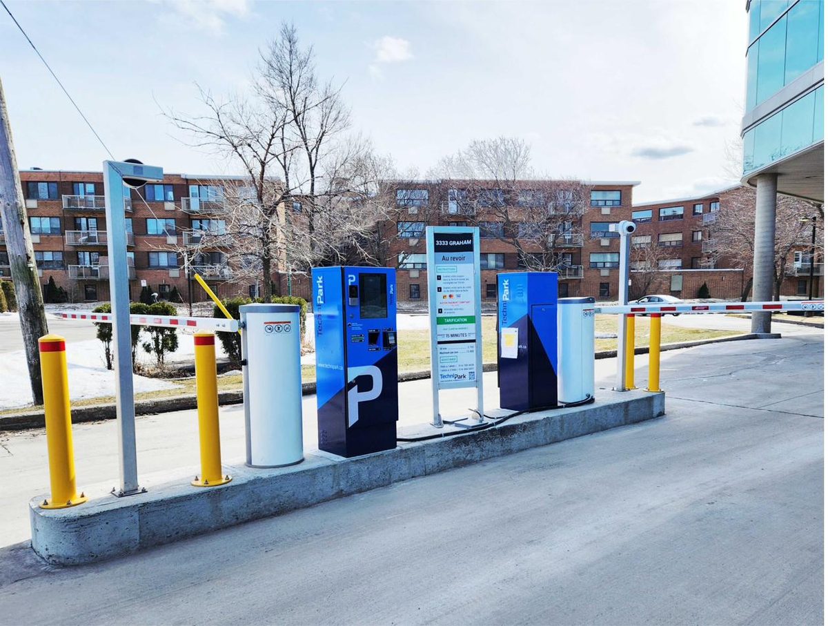 TechniPark, Montréal area — pay station, lane terminals and barriers in TechniPark colours.